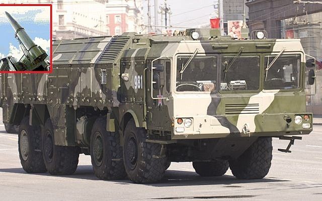 El operador de sistema de misiles Iskander 9K720 ruso. Recuadro: un misil Iskander en posición de lanzamiento. (CC BY-SA 3.0 Aleksey Toritsyn, www.defensetech.org/Wikipedia)
