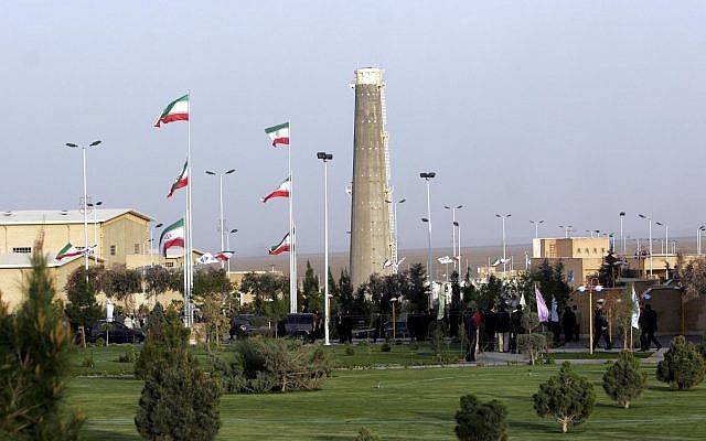 Instalación de enriquecimiento nuclear de Irán en Natanz, 300 kms 186 (millas) al sur de la capital Teherán, Irán, 9 de abril de 2007. (Hasan Sarbakhshian / AP)