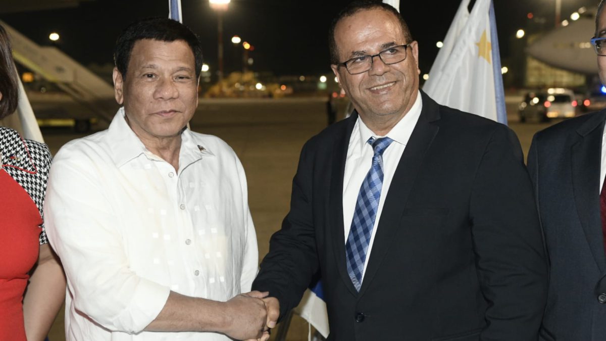 Presidente de Filipinas Rodrigo Duterte aterriza en Israel para visita de 3 días