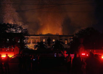 Pergamino medieval de la Torá se salvo del fuego que envolvió museo en Brasil