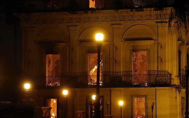 Una vista del incendio en el Museo Nacional de Brasil, 2 de septiembre de 2018. (Tania Rego / Agencia Brasil via JTA)