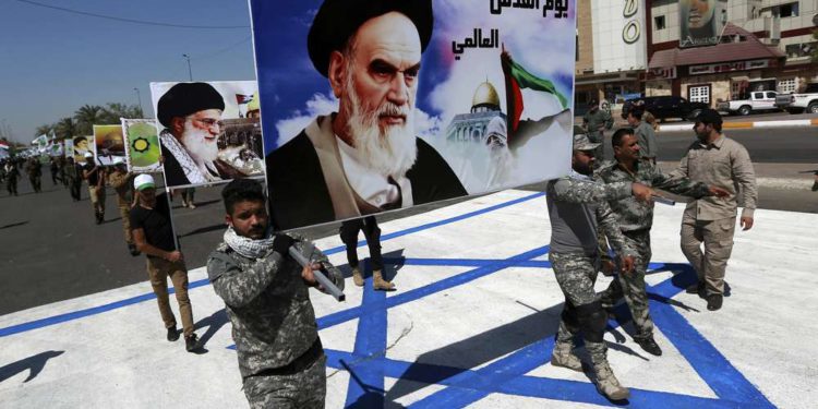 El líder de Irán culpa a Israel por los ataques en Europa