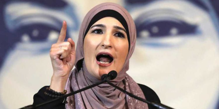 Activista islámica Linda Sarsour pide a las personas que dejen de “humanizar” a los judíos