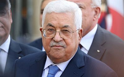 El presidente de la Autoridad Palestina, Mahmud Abbas, habla a la prensa después de reunirse con el presidente francés, Emmanuel Macron, en el Palacio del Elíseo en París el 21 de septiembre de 2018. (AFP Photo / Ludovic Marin)