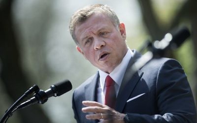 El rey de Jordania, Abdullah II, habla durante una conferencia de prensa con el presidente de Estados Unidos, Donald Trump, en el Jardín de Rosas de la Casa Blanca el 5 de abril de 2017. (Foto de AFP / Brendan Smialowski / Archivo)