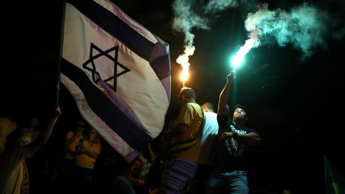 Supporters of Jair Bolsonaro, far-right lawmaker and presidential candidate of the Social Liberal Party (PSL), react after polls closed, in Rio de Janeiro, Brazil October 28, 2018.   REUTERS/Pilar Olivares