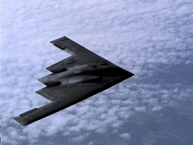 El Northrop Grumman B-2 Spirit es un bombardero estratégico polivalente desarrollado en Estados Unidos por Northrop Corporation con tecnología furtiva de «baja visibilidad» capaz de penetrar defensas antiaéreas para desplegar armas tanto convencionales como nucleares.