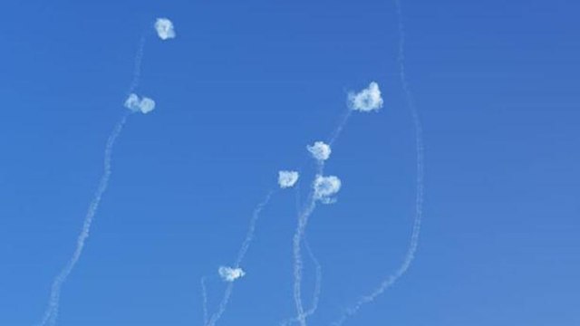 Iron Dome intercepta cohetes (Foto: Ofer Kariv)