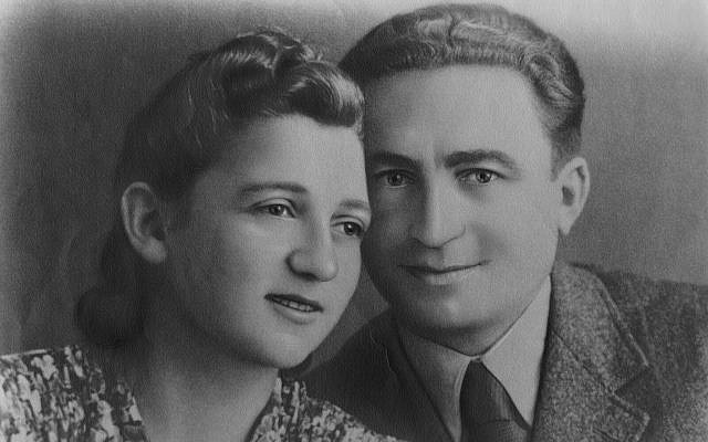 Esta imagen sin fecha publicada por la Fundación Judía Partidaria Educativa muestra a Sonia Orbuch y su esposo, Isaak, en la foto de su boda. Sonia Orbuch, quien sobrevivió al Holocausto cuando era una adolescente en Europa del Este al unirse a un grupo de resistencia que estaba saboteando a los nazis, murió en el norte de California, informó el San Francisco Chronicle el sábado 6 de octubre de 2018. Ella tenía 93 años. Fundación educativa a través de AP)