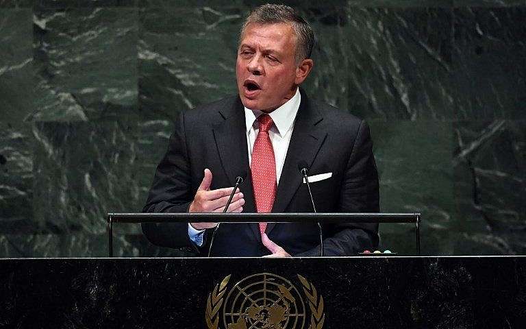 El rey de Jordania, Abdullah II, se dirige a la 73 sesión de la Asamblea General en las Naciones Unidas el 25 de septiembre de 2018, en Nueva York. (AFP PHOTO / TIMOTHY A. CLARY)