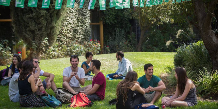 Israel ofrece un curso en línea gratuito para la versión local del examen SAT