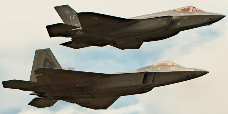 Los cazas furtivos F-22 y F-35 sufren de un gran problema