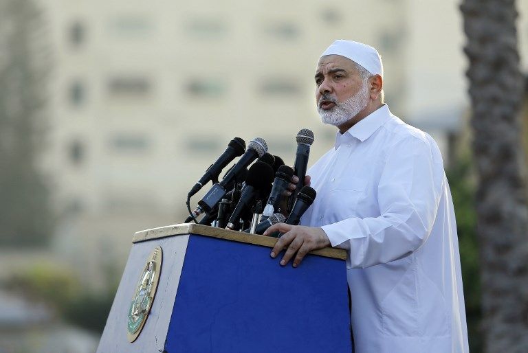 El líder del grupo terrorista de Hamás, Ismail Haniyeh, pronuncia un discurso el primer día del feriado musulmán Eid al-Adha en la ciudad de Gaza, la Franja de Gaza, el 21 de agosto de 2018. (Anas BABA / AFP)
