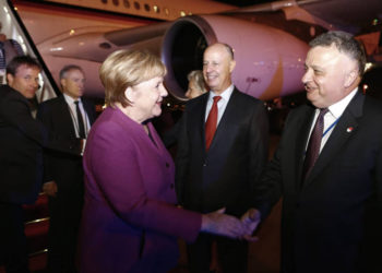 Merkel aterriza en Israel y se dirige a cenar con Netanyahu