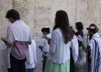 Según un estudio más israelíes se identifican con el judaísmo conservador y reformista