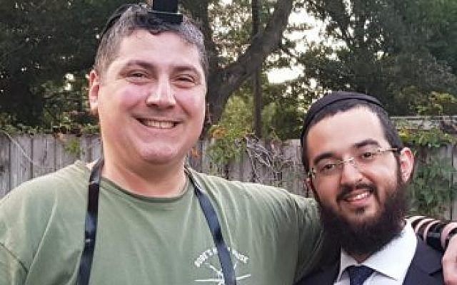 Rabino Mendel Danow (R) (Cortesía / Chabad Pensacola)