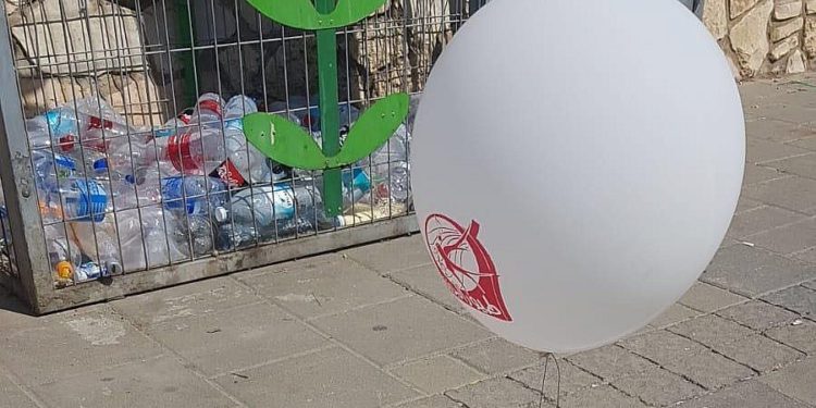Globos incendiarios encontrados cerca de la Knesset en Jerusalem