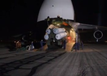 Rusia lanza un video que muestra la entrega del sistema de defensa aérea S-300 a Siria