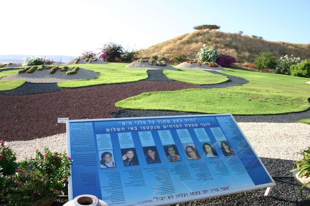 Memorial en Naharayim por las siete niñas de Beit Shemesh asesinadas en el área. (Shmuel Bar-Am)