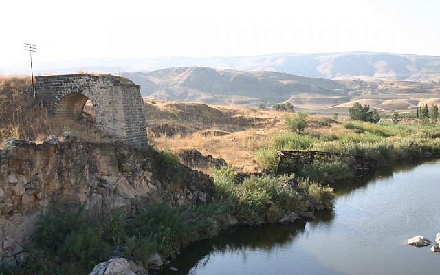 Puente Yarmouk, Isla de la Paz Naharayim (crédito de foto: Shmuel Bar-Am)