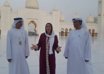 Haciendo historia: Miri Regev es la primera ministra israelí en visitar la gran Mezquita de Abu Dhabi