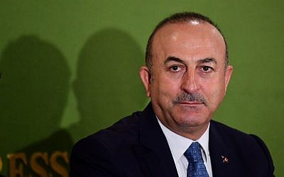 El ministro de Asuntos Exteriores de Turquía, Mevlut Cavusoglu, celebra una conferencia de prensa en Tokio el 6 de noviembre de 2018. (Martin BUREAU / AFP)