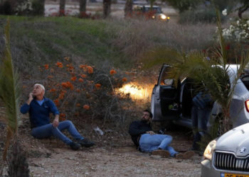 “El cohete cayó sobre la sala de estar”: israelíes describen el terror de los ataques de Hamas