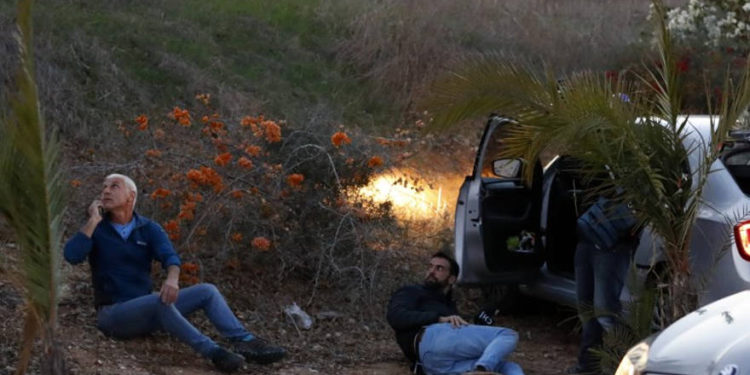 “El cohete cayó sobre la sala de estar”: israelíes describen el terror de los ataques de Hamas