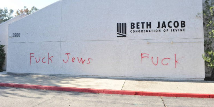 Sinagoga de California vandalizada con graffiti antisemita