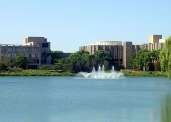 La Unión de Estudiantes y la biblioteca universitaria en la Universidad Northwestern (crédito de foto: CC BY-SA Amerique, Wikimedia Commons)