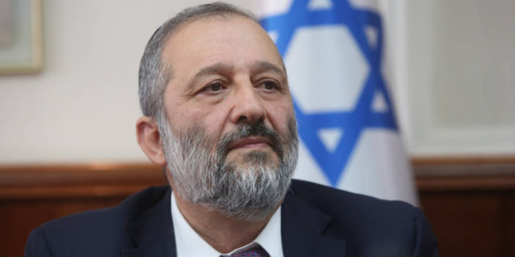 Ministro del Interior israelí prohíbe a alto agente de Hamas salir del país