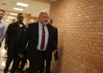 Ministro de Defensa Avigdor Liberman renuncia debido al alto el fuego con Hamas