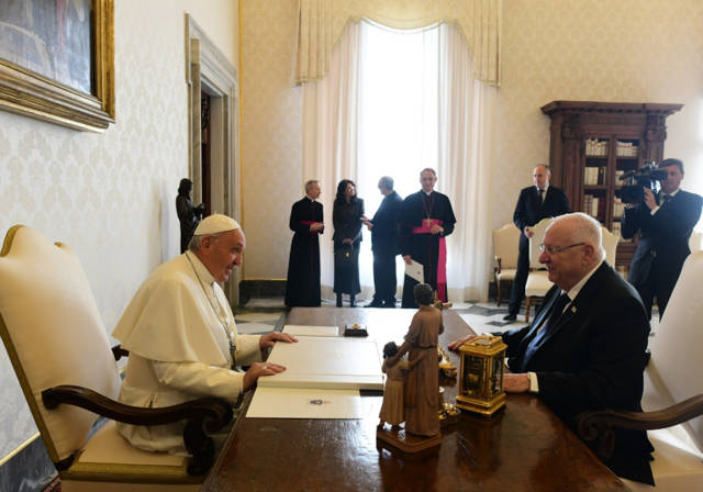 l presidente Reuven Rivlin se reúne con el Papa Francisco en el Vaticano el jueves 15 de noviembre de 2018