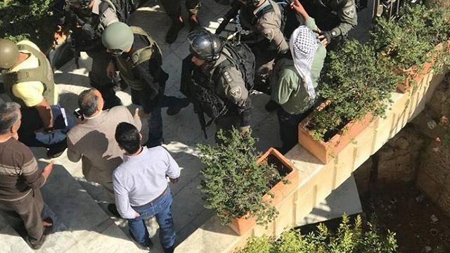 Fuerzas de seguridad allanan el edificio de oficinas de Rit en Jerusalén oriental