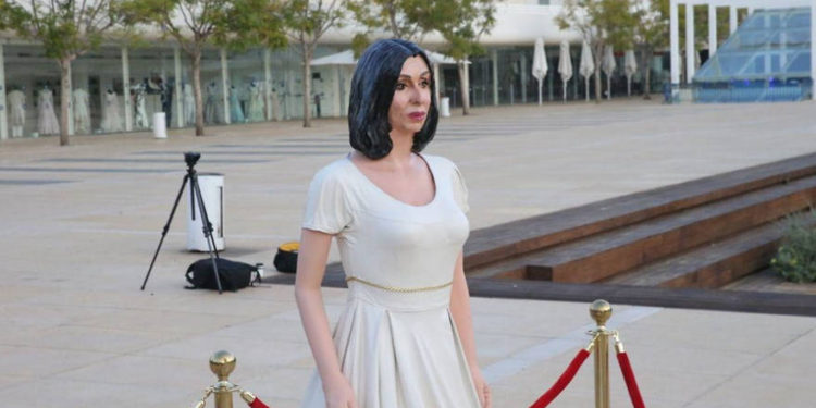 Estatua de la ministra Regev erigida en la plaza Habima en Tel Aviv