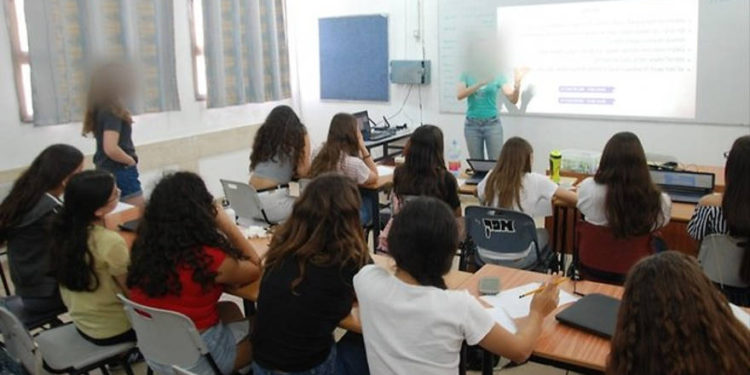 Programa educativo israelí capacita a adolescentes para trabajos de ciberseguridad