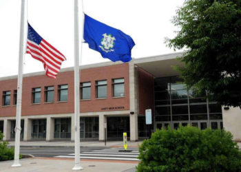 Estudiantes judíos de Connecticut dicen no sentirse seguros debido al antisemitismo