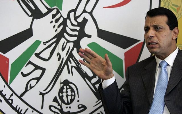 El líder de Fatah, Mohammad Dahlan, habla durante una entrevista con The Associated Press en su oficina en la ciudad de Ramallah en Judea y Samaria el 3 de enero de 2011, foto. (AP / Majdi Mohammed)