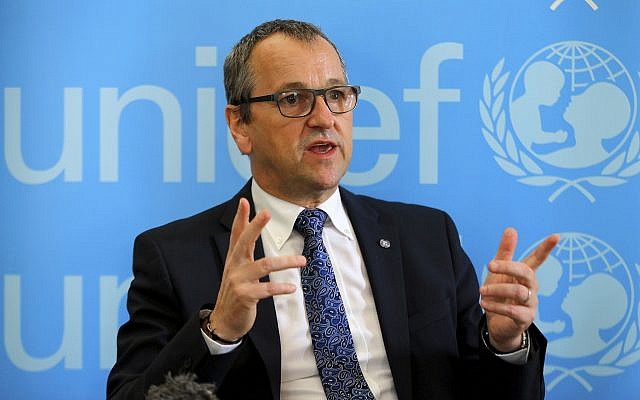 En esta foto del 12 de marzo de 2018, Geert Cappelaere, director regional de UNICEF para Medio Oriente y África del Norte, habla durante una entrevista con The Associated Press, en Beirut, Líbano. (Foto AP / Bilal Hussein)