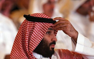 El príncipe heredero Mohammed bin Salman de Arabia Saudita asiste a la conferencia Future Investment Initiative, en Riyadh, Arabia Saudita, el 23 de octubre de 2018. (AP / Amr Nabil)