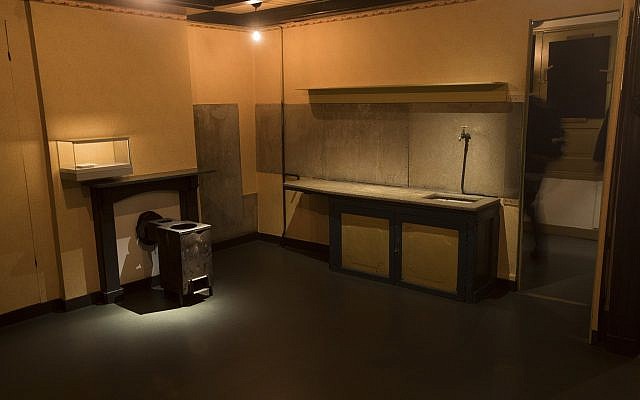 Vista del anexo secreto con sus ventanas oscurecidas en la renovada Casa Museo de Ana Frank en Ámsterdam, Países Bajos, el miércoles 21 de noviembre de 2018 (Foto AP / Peter Dejong)