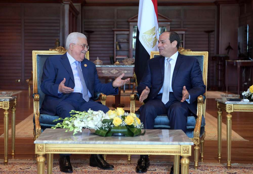 El presidente de la Autoridad Palestina Mahmoud Abbas y el presidente egipcio Abdel Fattah el-Sissi se reunieron en Sharm al-Sheikh el 3 de noviembre de 2018. (Crédito: Wafa)