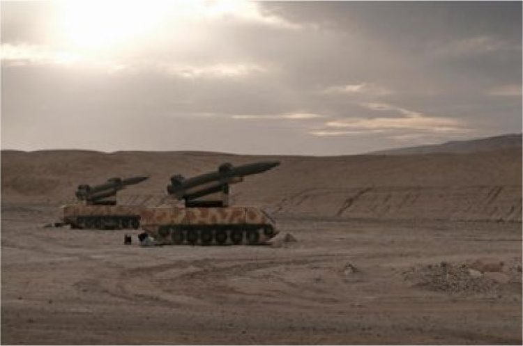2K12 Kub sistemas móviles de misiles tierra-aire en el campo de batalla en el desierto de Negev