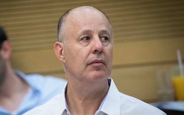 El ministro de cooperación regional, Tzachi Hanegbi, en la Knesset, el 9 de julio de 2017 (Yonatan Sindel / Flash90)