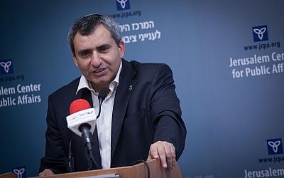 El 13 de septiembre de 2017, el Ministro de Asuntos de Jerusalén, Zeev Elkin, habla en el Centro de Asuntos Públicos y Estatales de Jerusalén. (Hadas Parush / Flash90)
