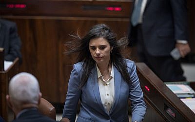 La Ministra de Justicia, Ayelet, sacudió en una sesión plenaria de la Knesset, 13 de marzo de 2018. (Hadas Parush / Flash90)