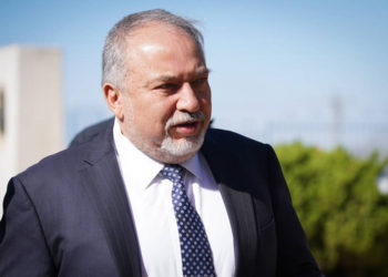 Liberman: la reimposición de sanciones a Irán marca un “cambio radical” para Medio Oriente