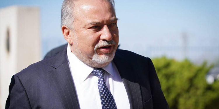 Liberman: la reimposición de sanciones a Irán marca un “cambio radical” para Medio Oriente