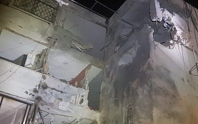 Daños a un edificio de apartamentos en Ashkelon golpeado por un cohete el 13 de noviembre de 2018. (United Hatzalah)