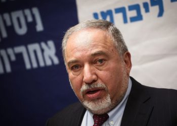 Ministro de Defensa Avigdor Liberman renuncia debido al acuerdo de alto el fuego con Hamas